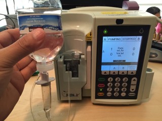 Bomba de infusão PLUM A+3 da Hospira (Billy Rios / Divulgação)